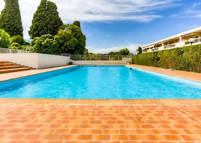 Nice 23M In A Residence With Pool
